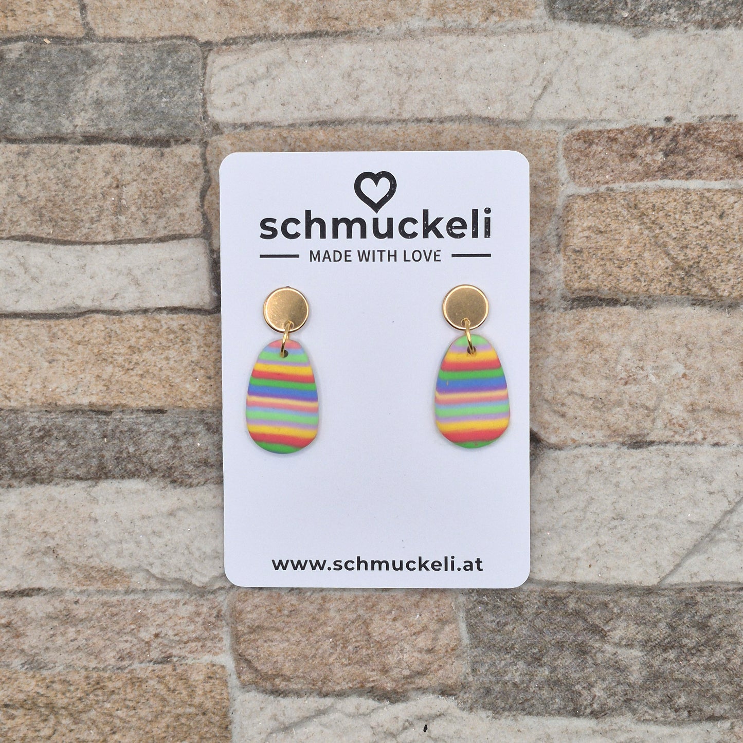 Regenfreude – Ovale Ohrringe in Regenbogenfarben aus Polymer Clay