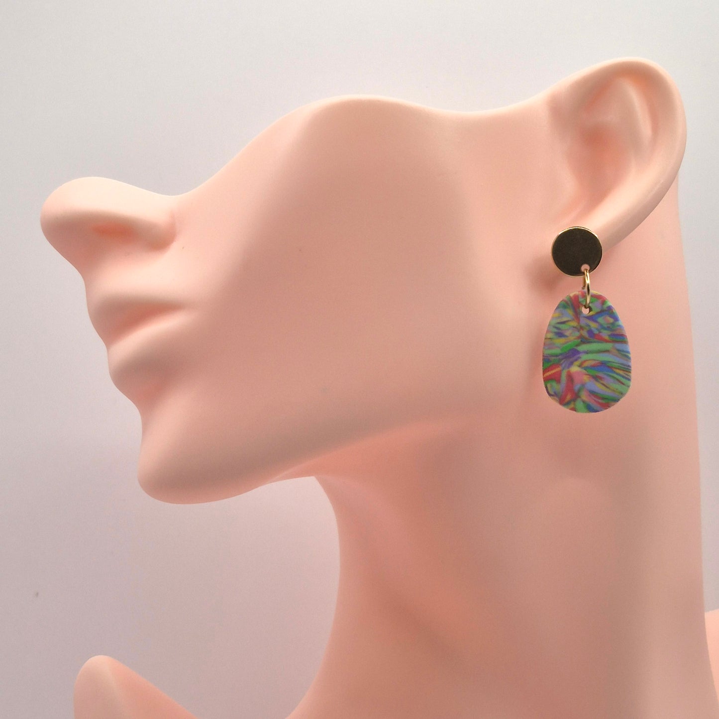 Farbwind – Bunte, ovale Marmorierte Ohrringe aus Polymer Clay