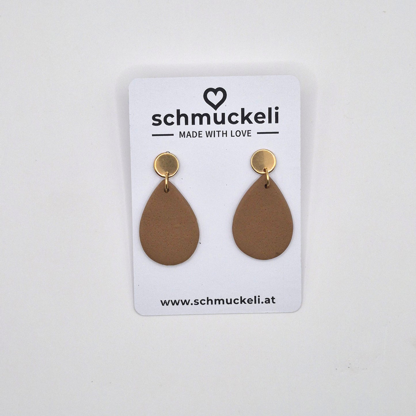 Sandtau – Tropfenförmige Ohrringe in warmem Naturton aus Polymer Clay
