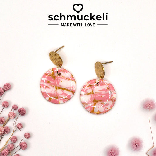 Seelenrosa – Handgemachte Ohrringe in Rosa-Weißer Marmoroptik mit Goldakzenten