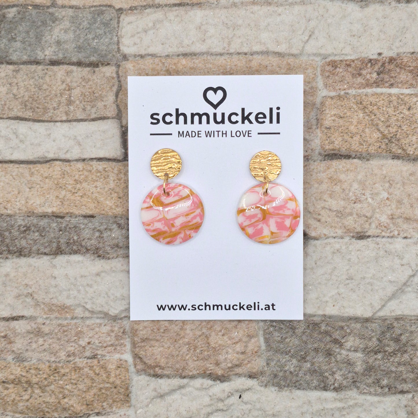 Seelenrosa – Handgemachte Ohrringe in Rosa-Weißer Marmoroptik mit Goldakzenten