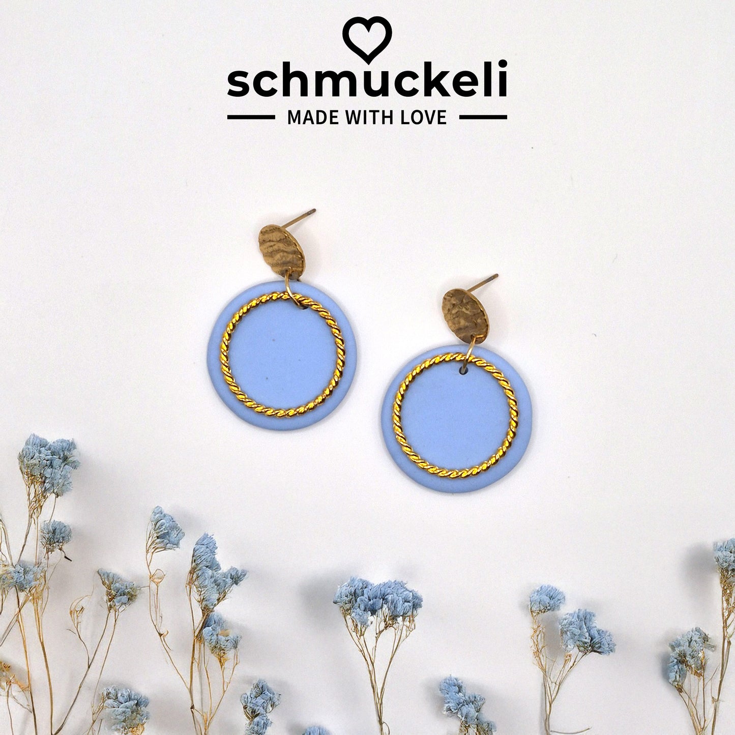 KREISGOLD  Himmelklang - hellblaue Ohrringe aus Polymer Ton mit verdrehtem Ring