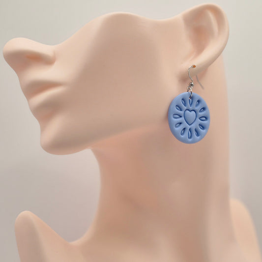 LIEBELEI  Himmelstanz - hellblaue Ohrringe aus Polymer Ton mit Herzmotiv