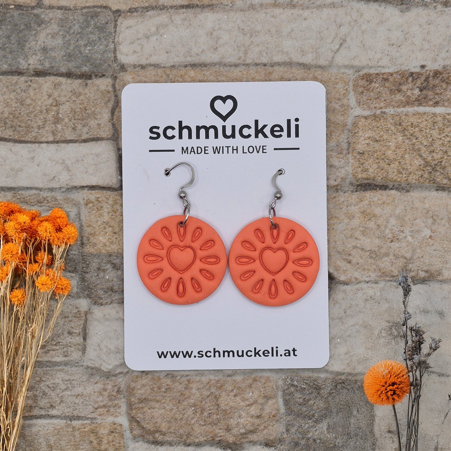 LIEBELEI  Aprikuss- orange Ohrringe aus Polymer Ton mit Herzmotiv