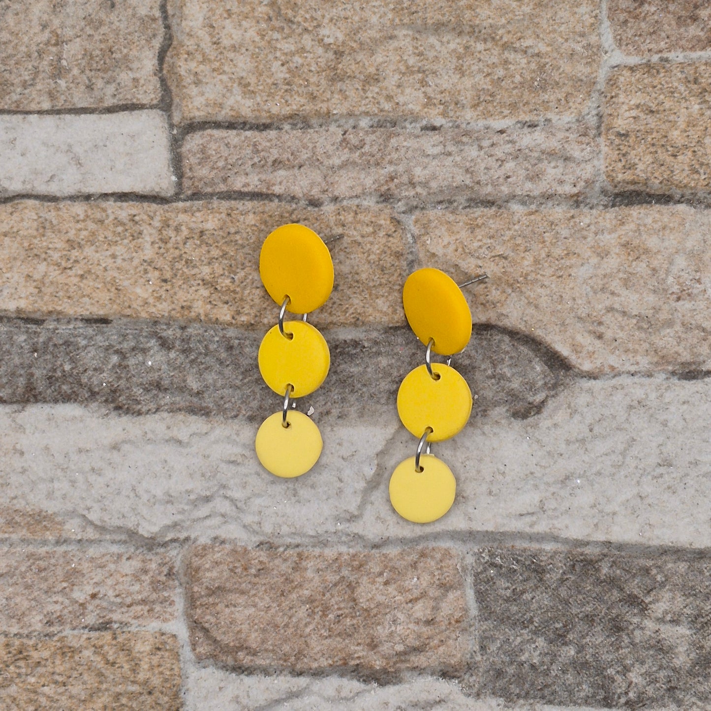 FARBTANZ  Sonnenwirbel - dreiteilige Ohrringe aus Polymer Ton in Gelbtönen