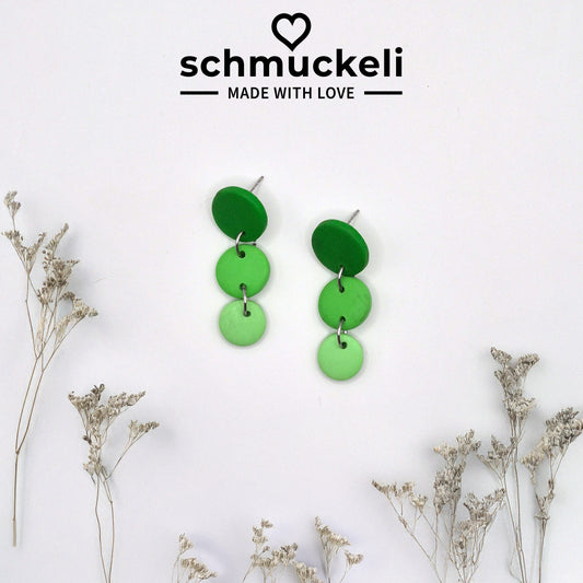 FARBTANZ  Wiesenspiel - dreiteilige Ohrringe aus Polymer Ton in Grüntönen