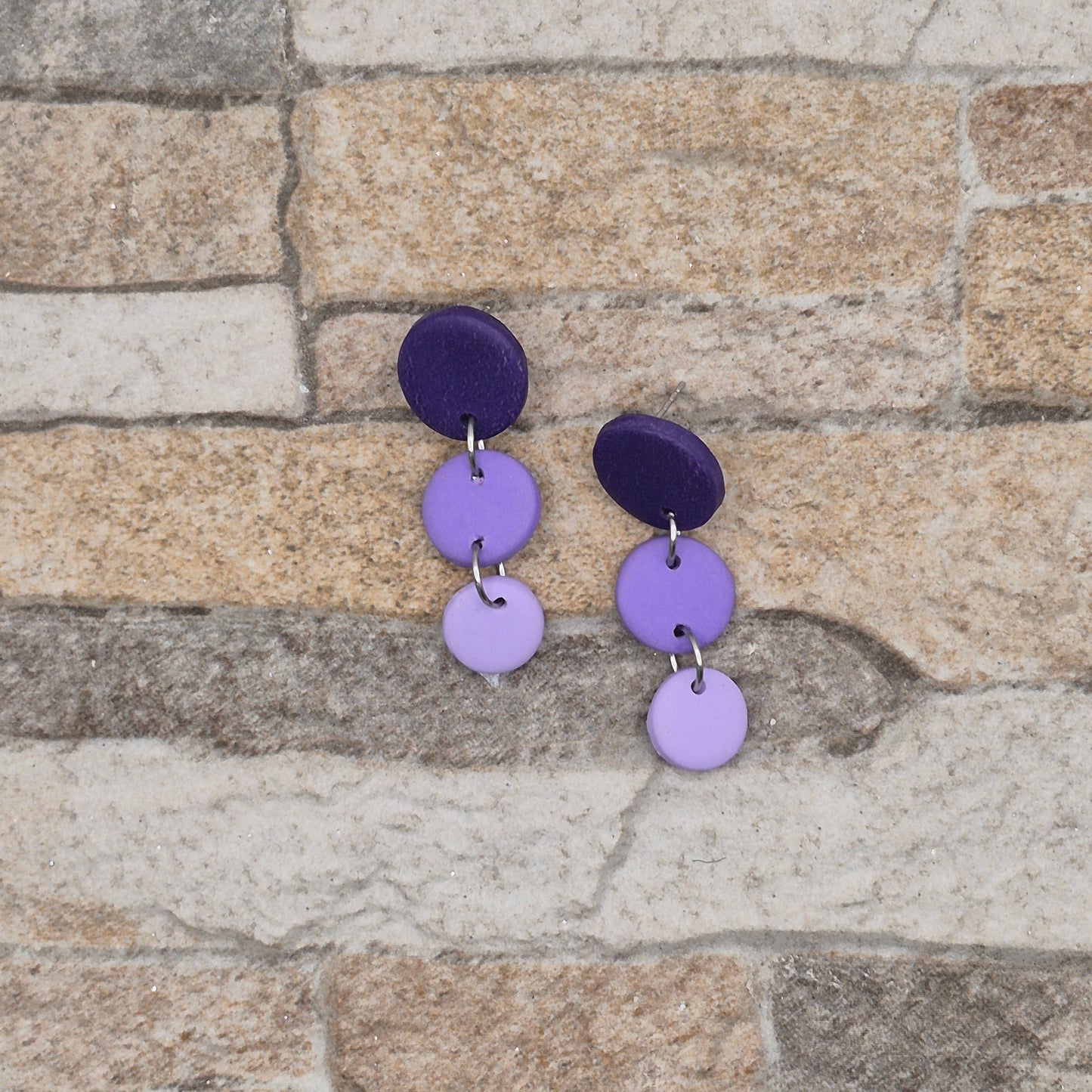 FARBTANZ  Fliederflug - dreiteilige Ohrringe aus Polymer Ton in Lilatönen