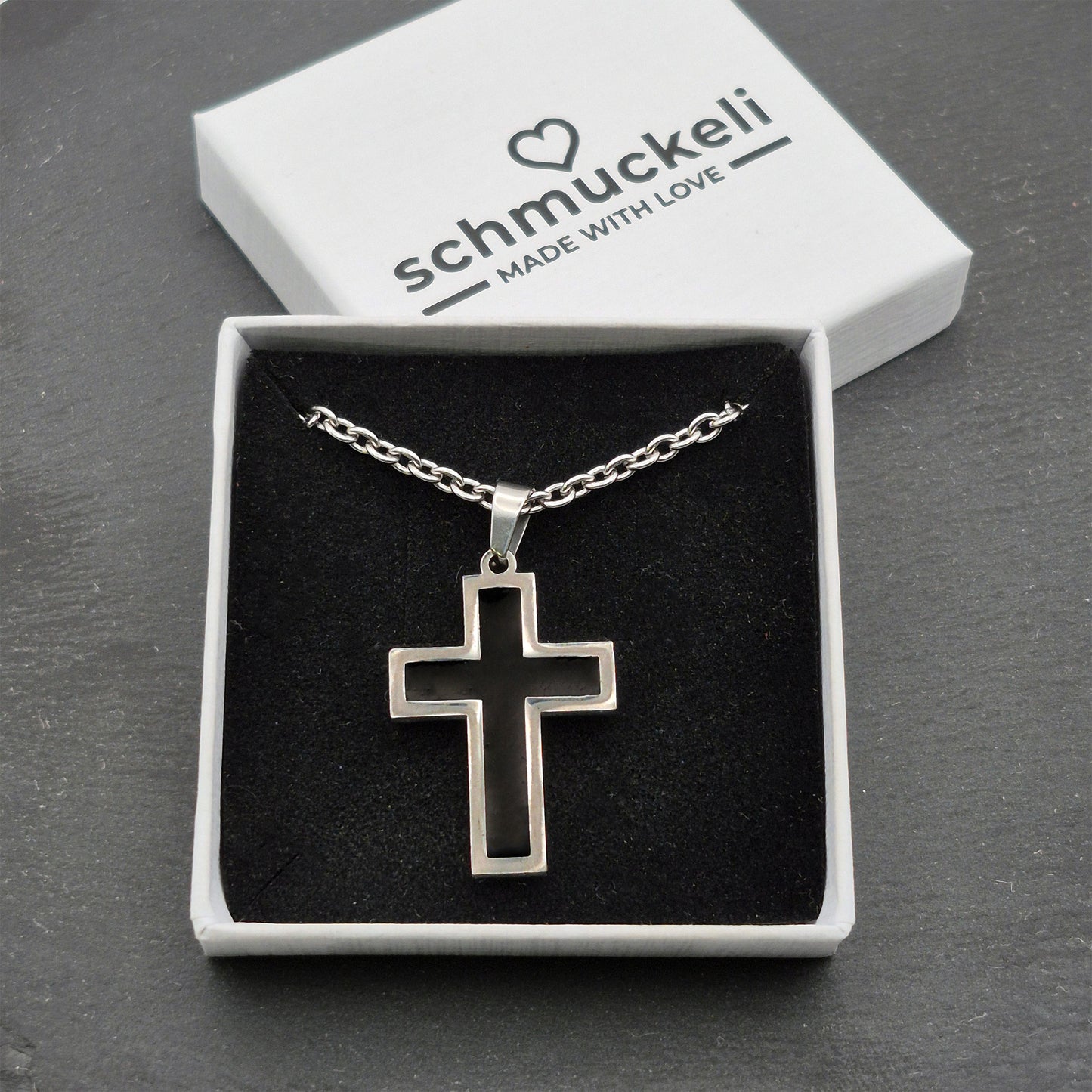 Kraftkreuz Nachtglanz – Schwarzer Kreuzanhänger aus Edelstahl & Polymer Clay - mit 45 cm langer Edelstahlkette