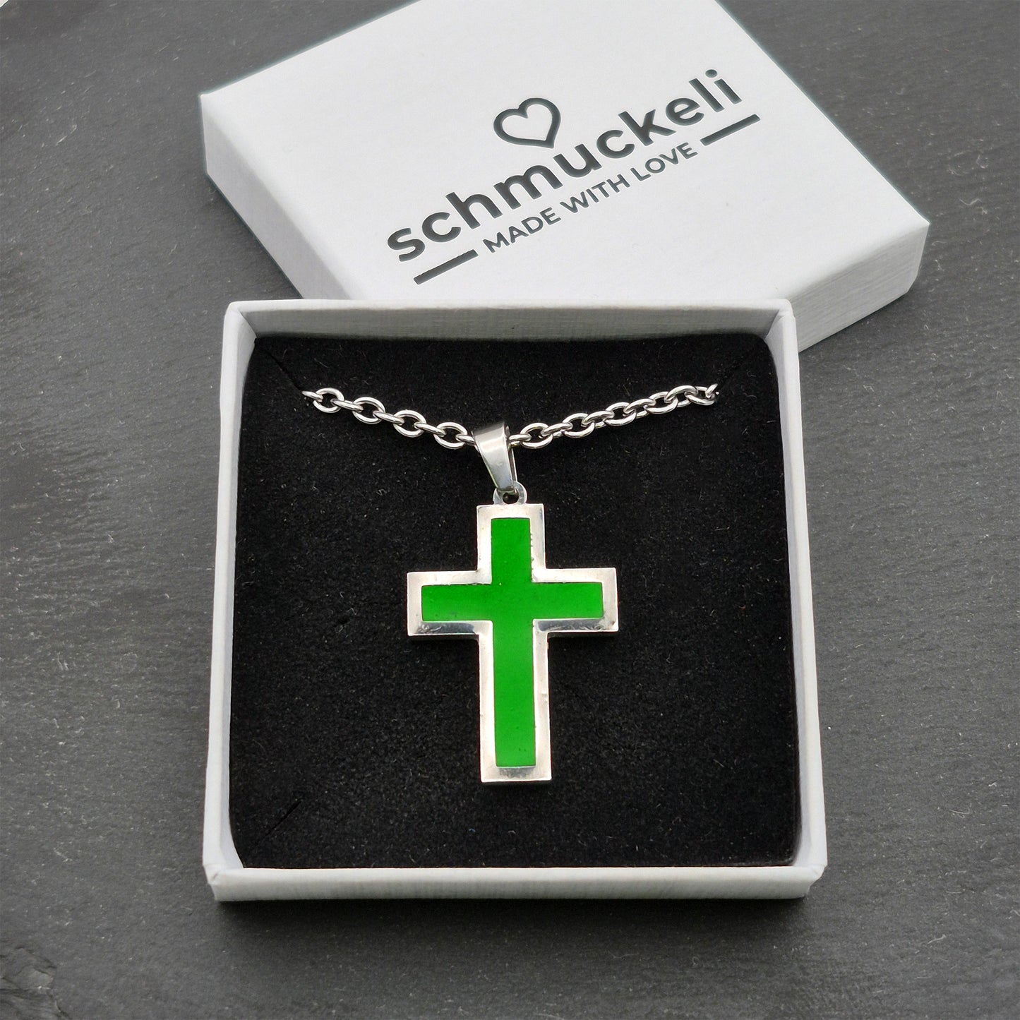 Kraftkreuz Lebensgrün – Grüner Kreuzanhänger aus Edelstahl & Polymer Clay - mit 45 cm langer Edelstahlkette