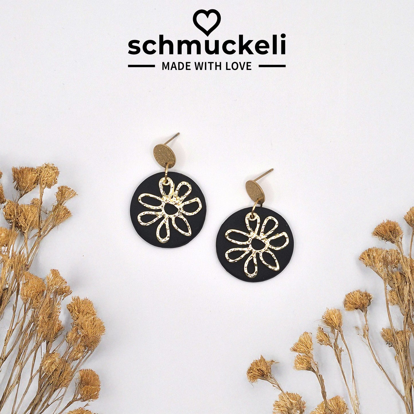 Nachtblume - schwarze runde Ohrringe aus Polymer Ton mit Blumenanhänger