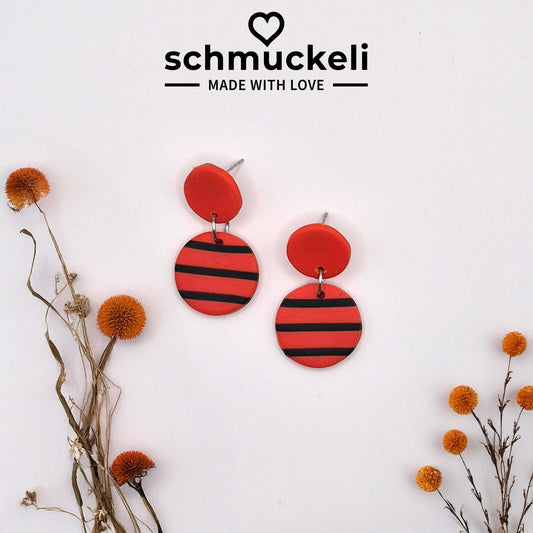 Glutwind - zweiteilige orange Ohrringe aus Polymer Ton mit schwarzen Streifen